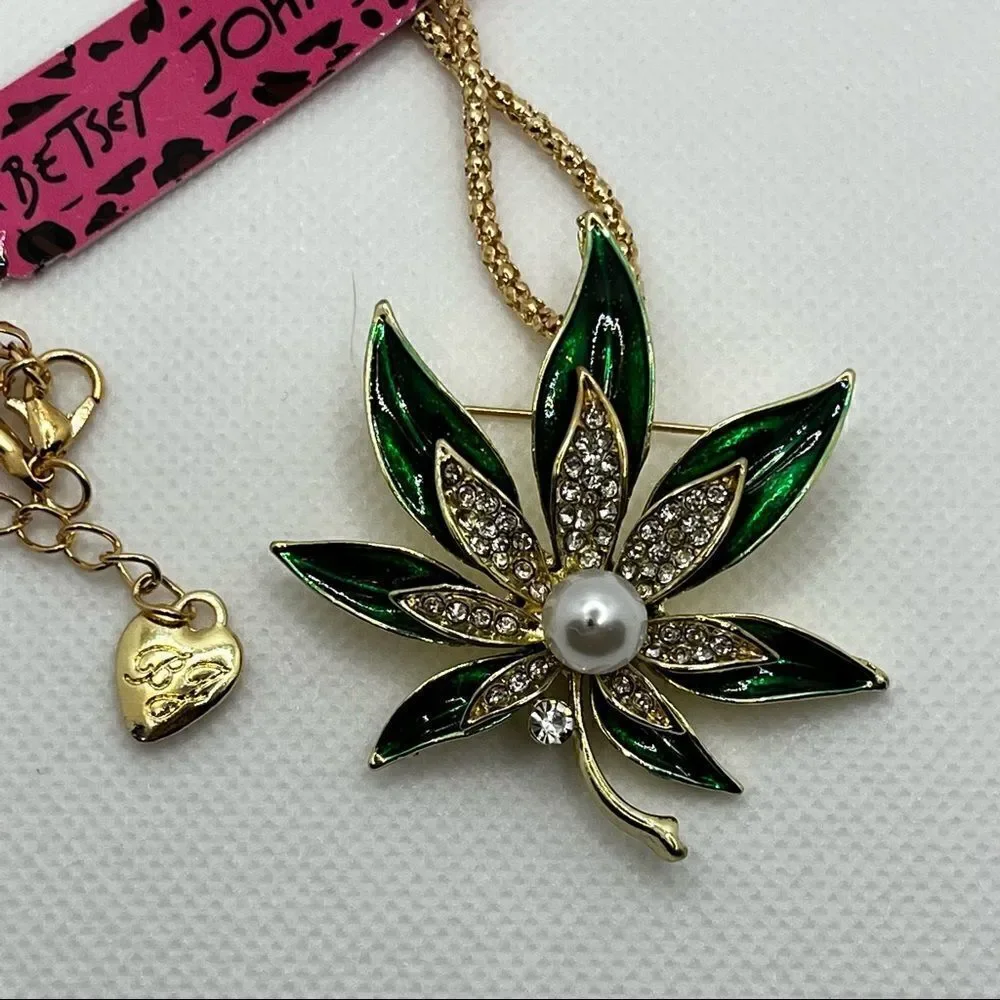 NECKLACE! Betsey Johnson Green Leaf with Pearl Festive and Fun BNWT - Picture 3 of 6